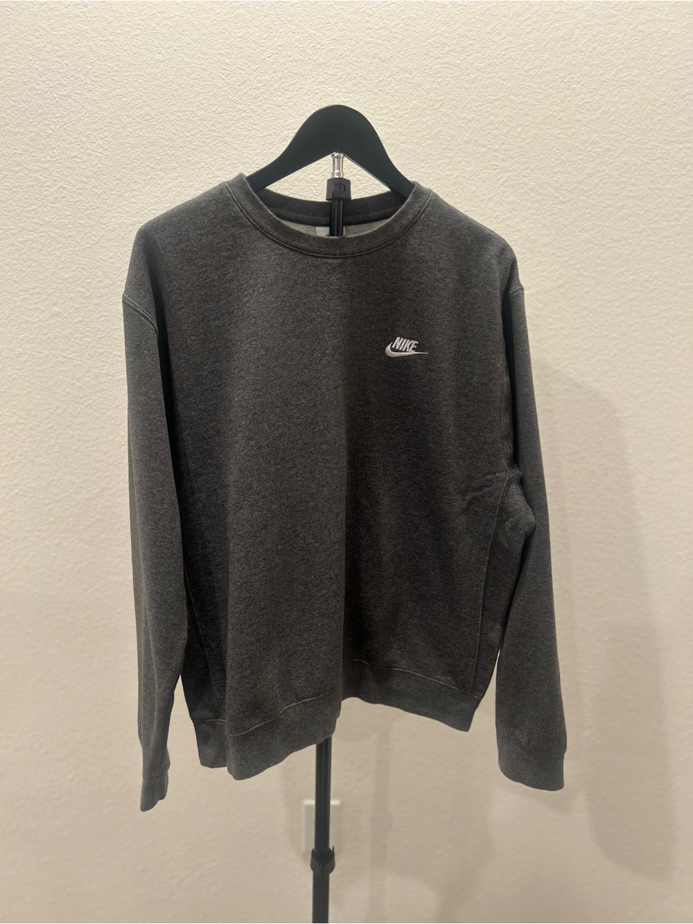 Nike Sportswear Club Fleece Crewneck Sweatshirt – Charcoal Grey – Men’s M